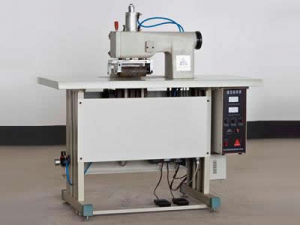 Ultrasonic welding machine